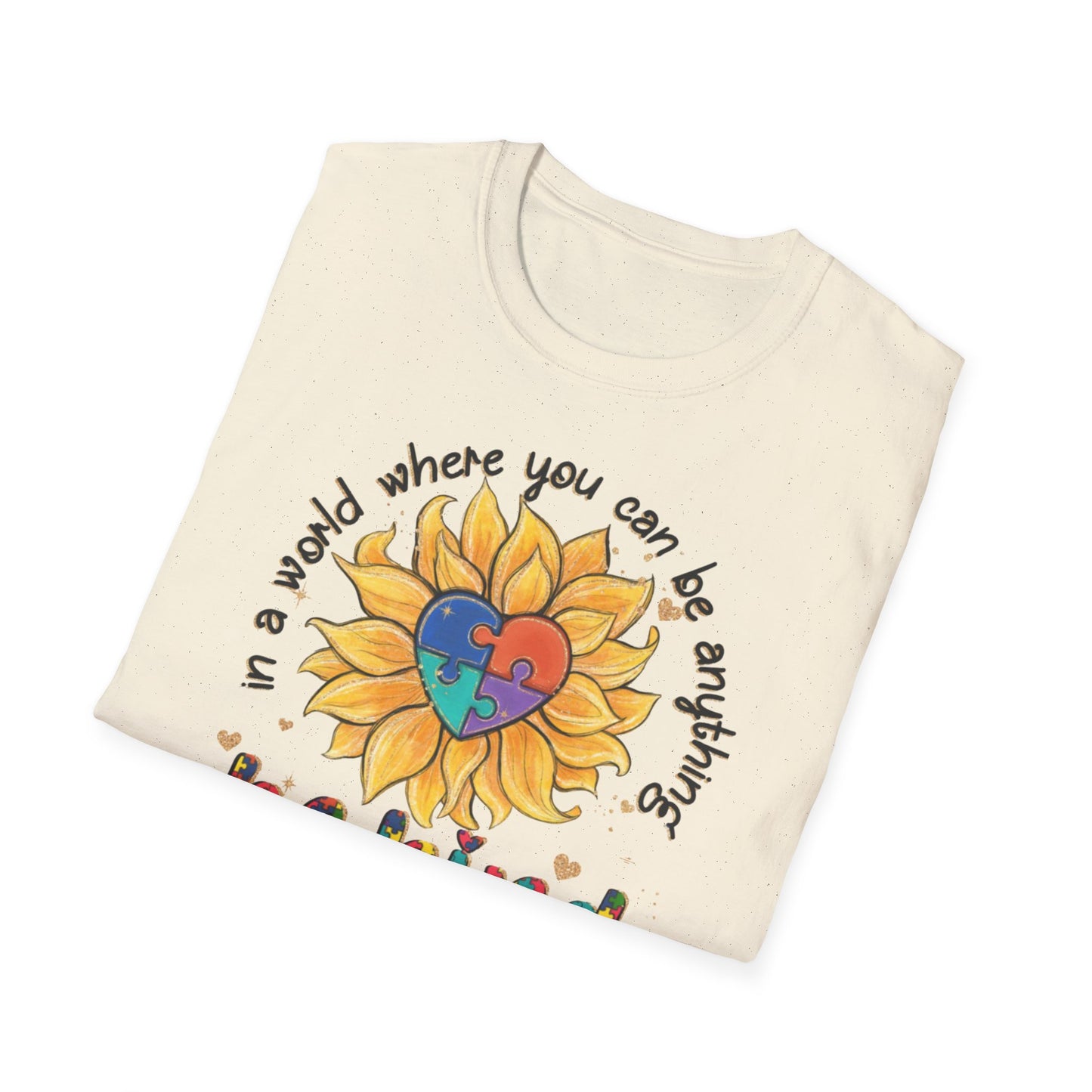 T-shirt "In a world where you can be anything be kind" - Unisex Softstyle T-Shirt