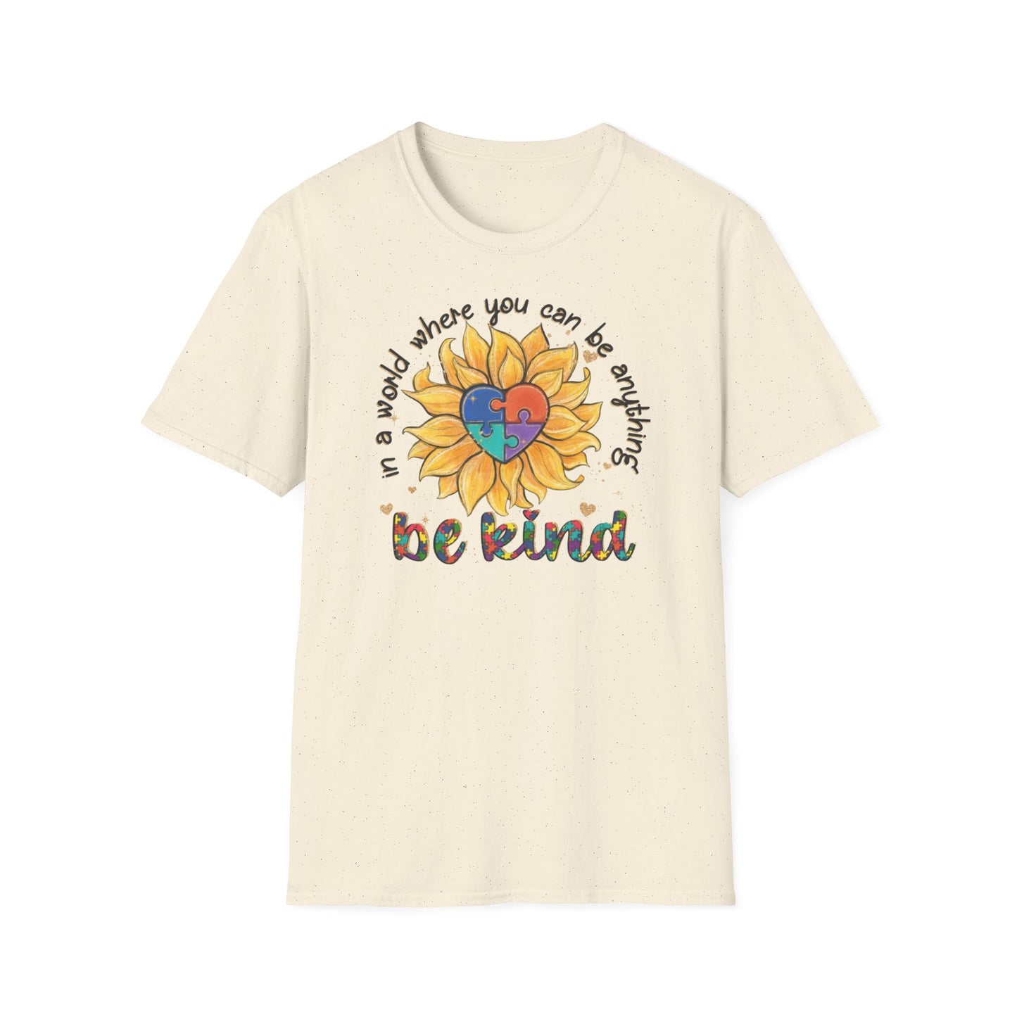 T-shirt "In a world where you can be anything be kind" - Unisex Softstyle T-Shirt