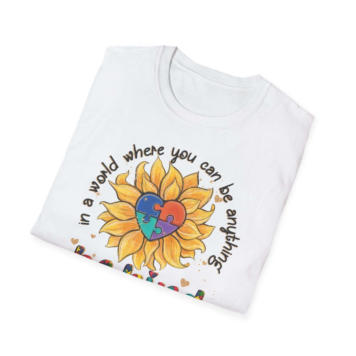 T-shirt "In a world where you can be anything be kind" - Unisex Softstyle T-Shirt