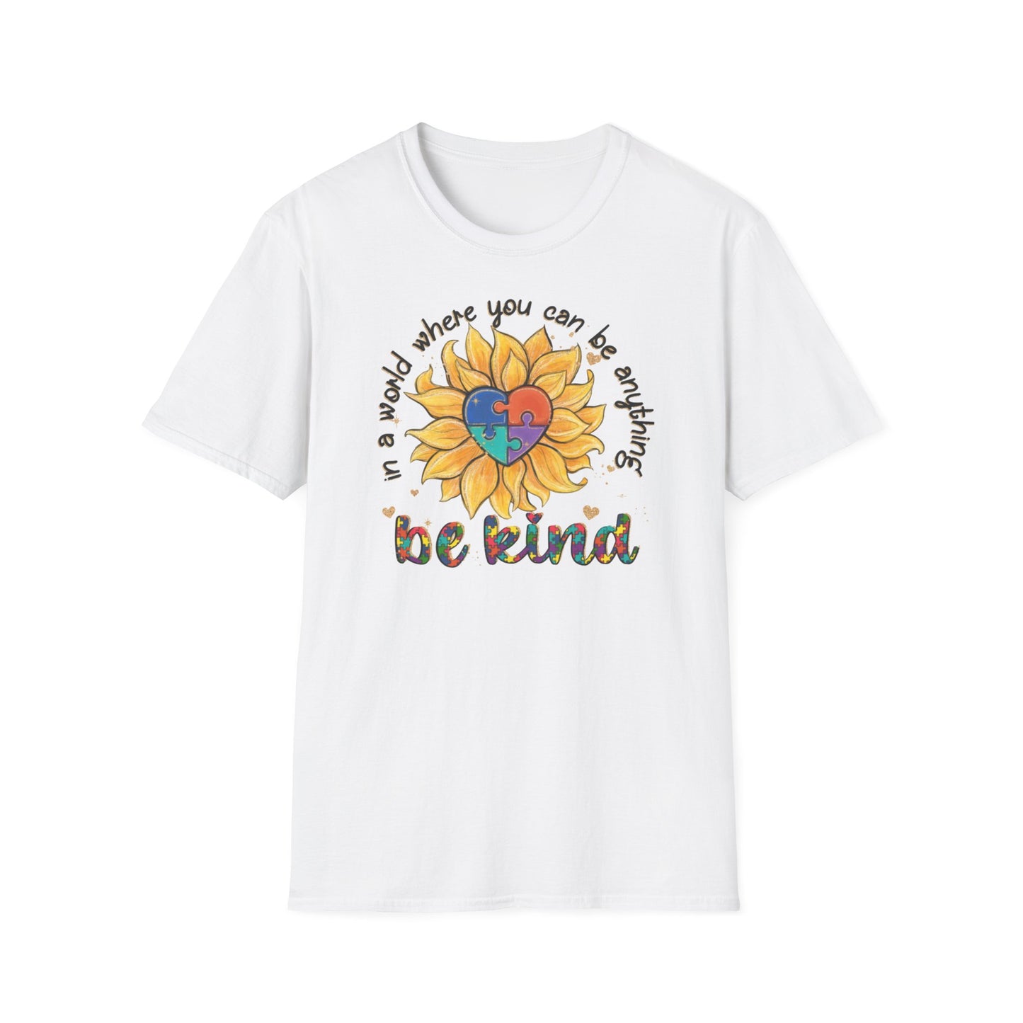 T-shirt "In a world where you can be anything be kind" - Unisex Softstyle T-Shirt